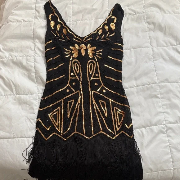 Elegant Black and Gold Mini Dress - Picture 4 of 9